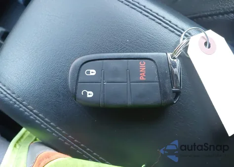 2024 Jeep Compass Latitude 4X4 z USA, uszkodzony, nr VIN 3C4NJDBN7RT600694